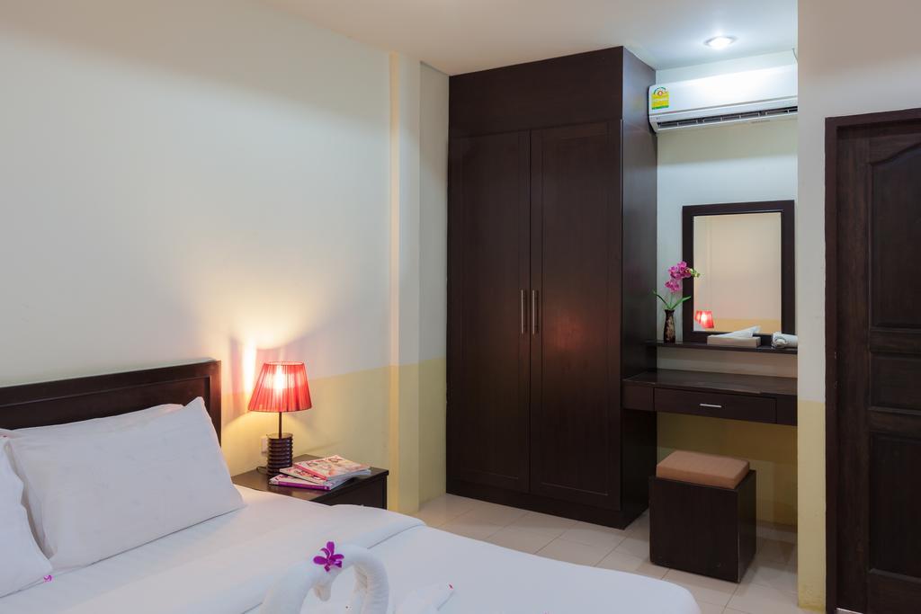 Bangtao Kanita House Pantai Bang Tao Bagian luar foto