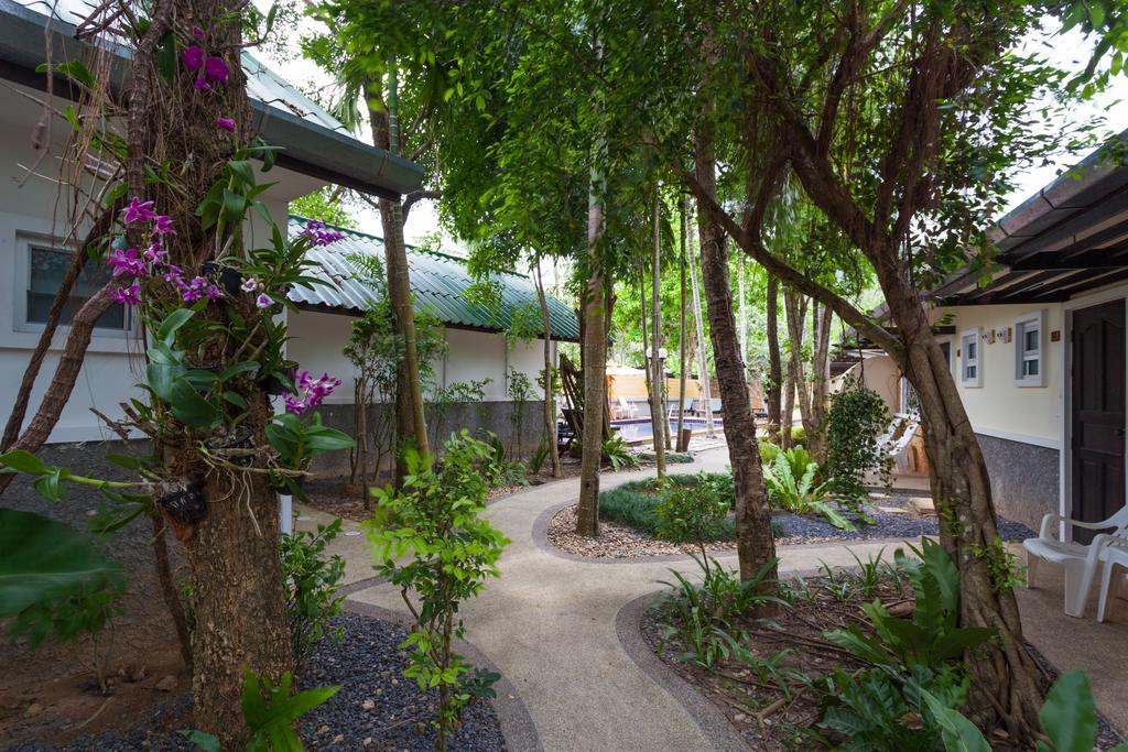 Bangtao Kanita House Pantai Bang Tao Bagian luar foto