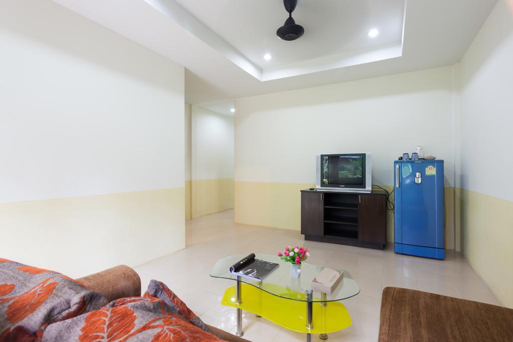 Bangtao Kanita House Pantai Bang Tao Bagian luar foto