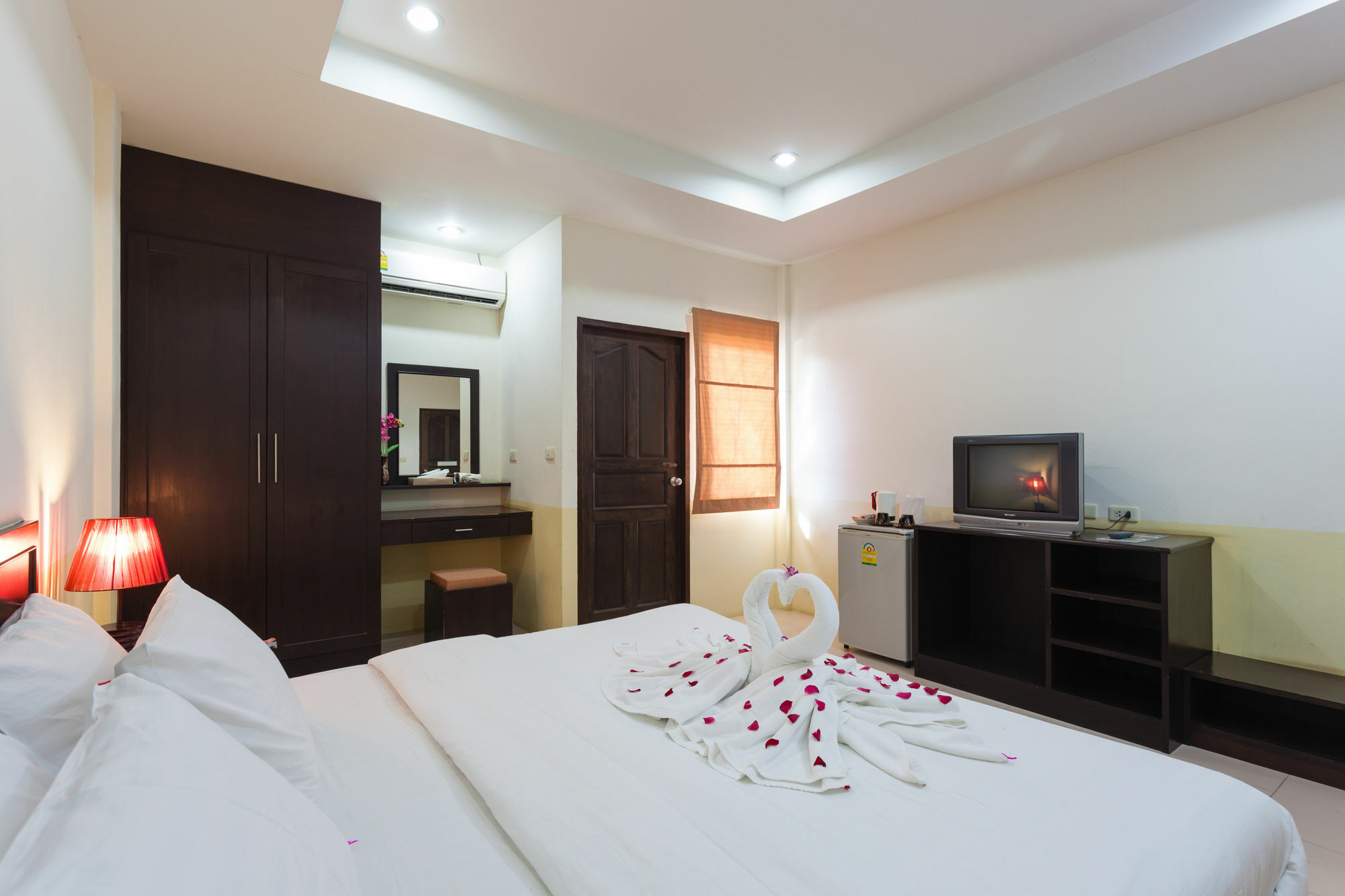 Bangtao Kanita House Pantai Bang Tao Bagian luar foto